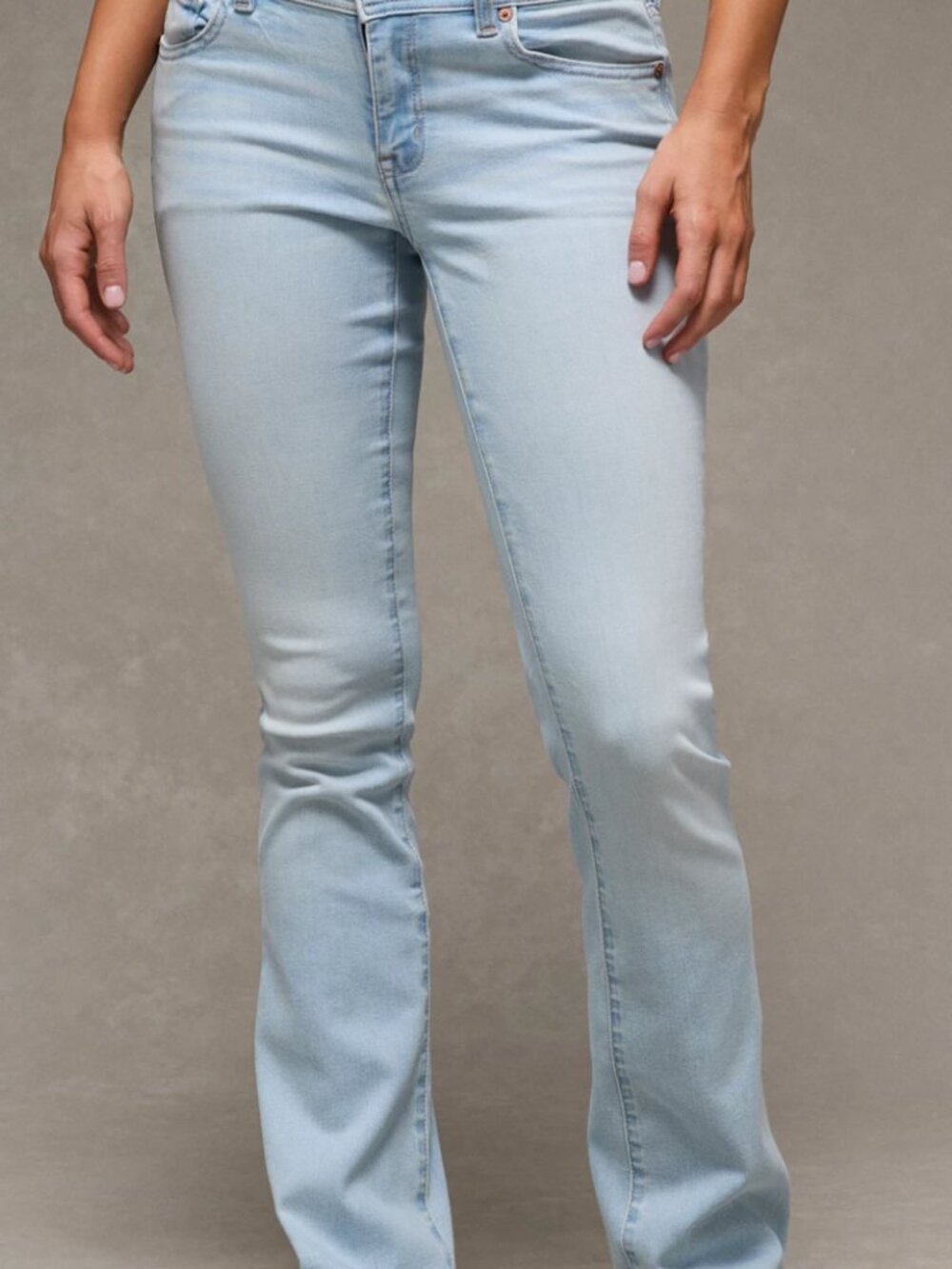American Eagle - AE Low-Rise Kick Bootcut Jean Light Wash (0 Short)